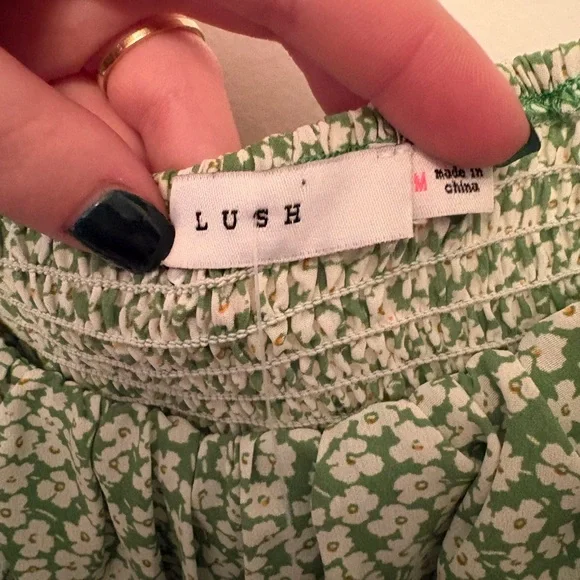 Lush Green Floral Women's Blouse - Picture 2 of 4